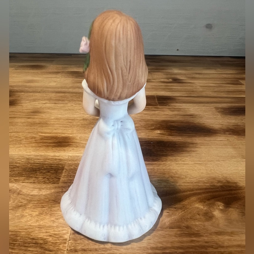 Growing Up Girls Brunette Age 8 Figurine - Picture 3 of 5